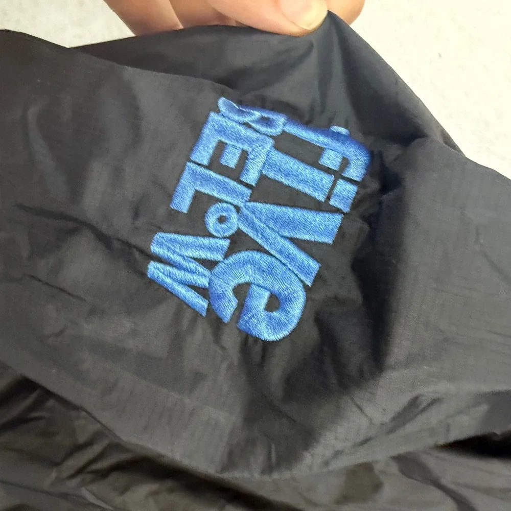The North Face HyVent 2.5L Rain Jacket Womens Medium Black Hooded Shell 8258